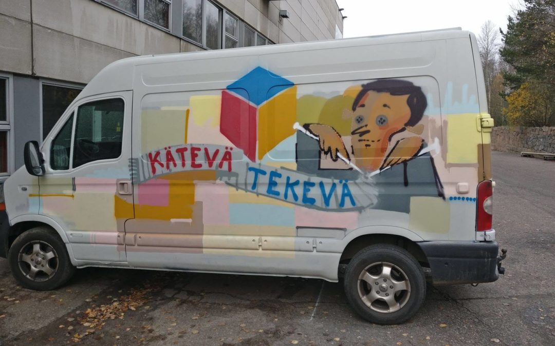 Inspiksen pakettiauto mainosti Kätevä & Tekevä -messuja.